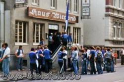 02. Juni 1979: 
HSV-Meisterfeier mit beiden Fangruppen am Haus Wiegand (Stapenhorststr.)