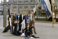 Saison 1970-71: 
Almbuben und Freunde vor dem Bielefelder Hauptbahnhof