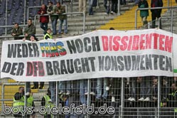 11.11.2006:
Sachliche Kritik beim Spiel in Frankfurt ... vereinsübergreifend.