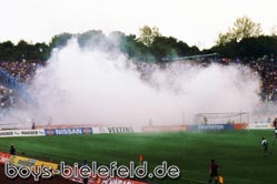 09.05.1998:
Raucheinlage im Parkstadion in Gelsenkirchen.