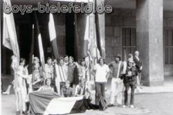 05. Juni 1971: 
Am Flughafen Berlin-Tempelhof vor dem Spiel bei Hertha BSC