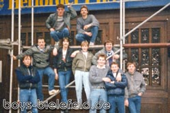 09.03.1985:
Vor der Abfahrt zum Spiel in Düsseldorf am Kauz