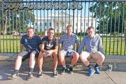 01.06.2013:
BOYS vor dem Weißen Haus in Washington, einen Tag vor dem Länderspiel gegen die USA.