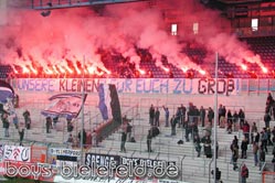 10.11.2002:
Pyroeinlage beim Spiel der Amateure gegen den FC Gütersloh.