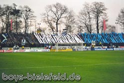 29.11.1998:
Choreografie im Heidewaldstadion des FC Gütersloh.