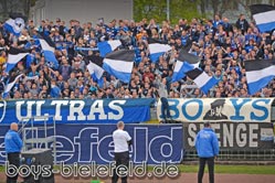 25.04.2015:
Alte Heimfahne zum 20jährigen BBestehen beim Auswärtsspiel in Erfurt.